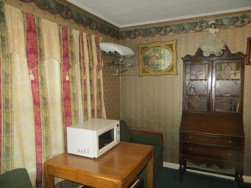 Holiday Motel