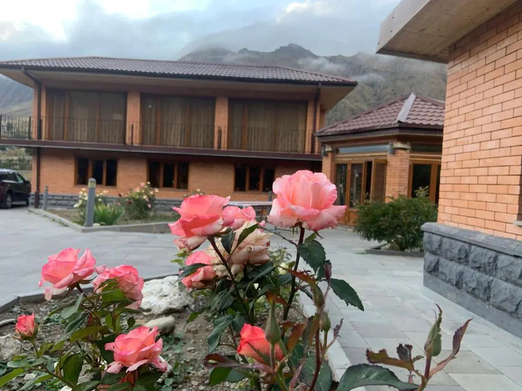 Family_hotel_vardisubani