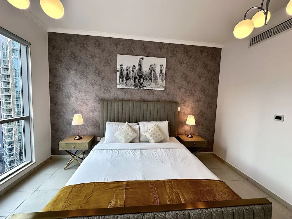 Lux BnB I The Residences I Sky Line Views