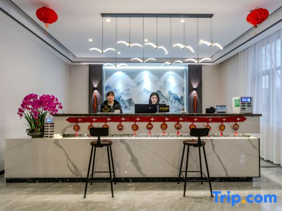 Yichuan Xueyuan Hotel