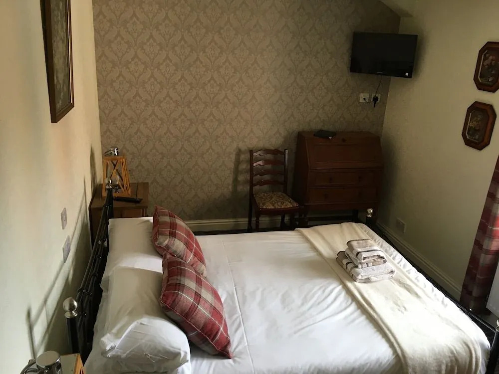 The Hollies Inn