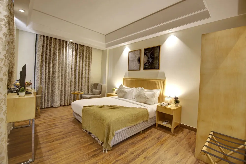 Saltstayz Select - Galleria Market & Golf Course Road