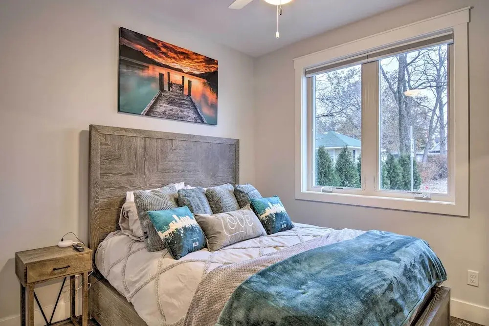 Centrally Located Traverse City Condo 1 Mi to Bay