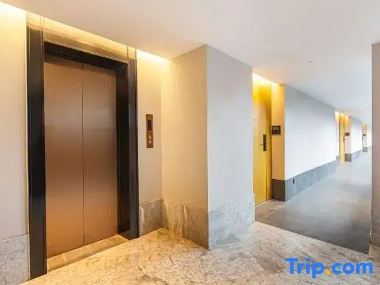 Jifeng International Hotel (Wanning High Speed Railway Station)