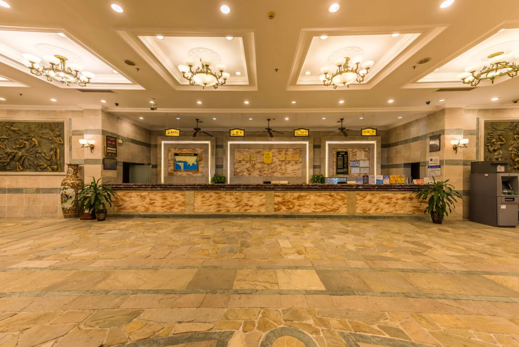 Sanya Yinyuan Linhai Theme Hotel