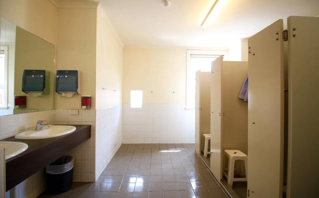 The Guesthouse - Hostel