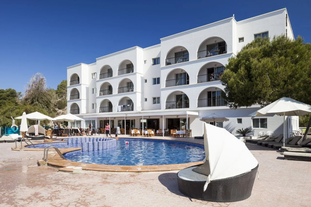 Aparthotel Puerto Cala Vadella