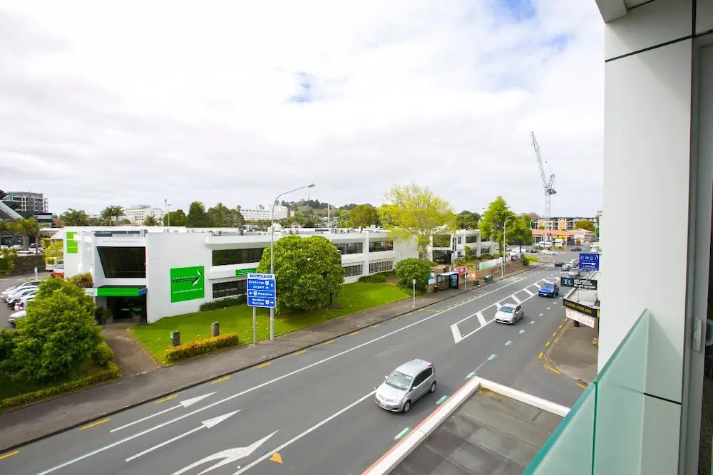 Epsom Central Modern 3Brd Apt