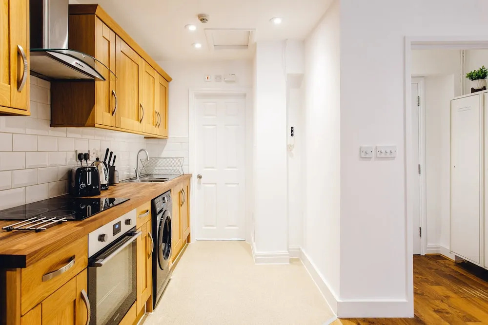 2 Bed Apartment Right on Trafalgar Square