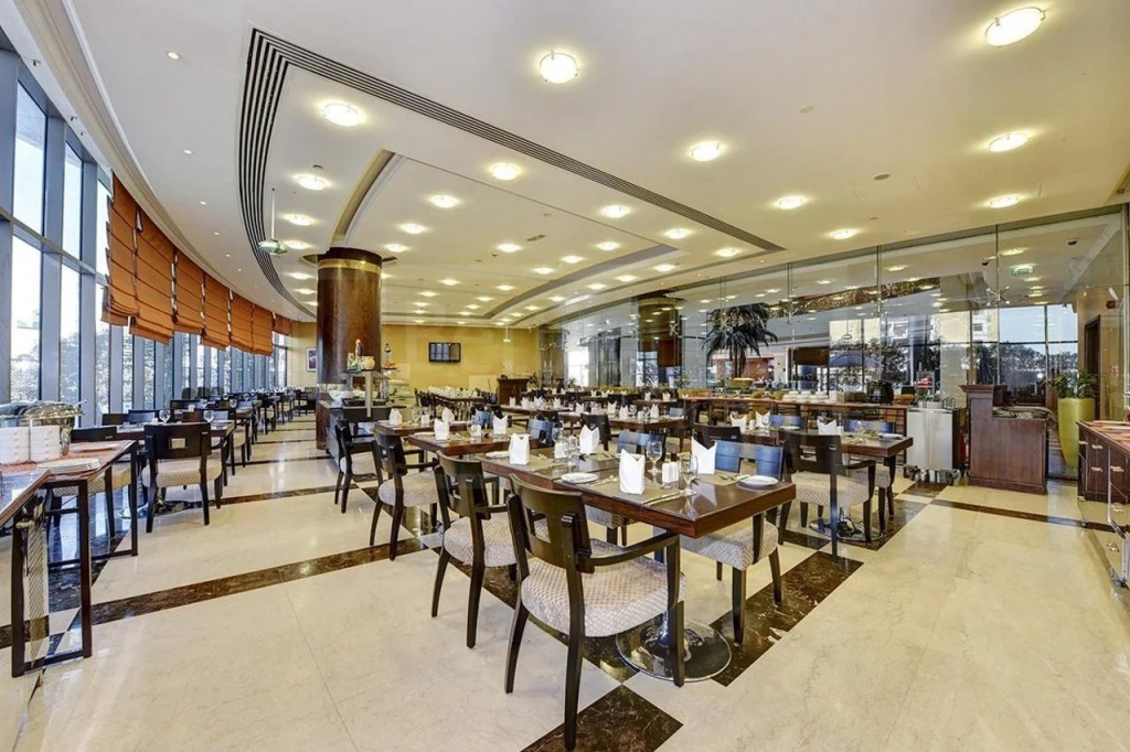 Отель DoubleTree by Hilton Dubai Port Saeed