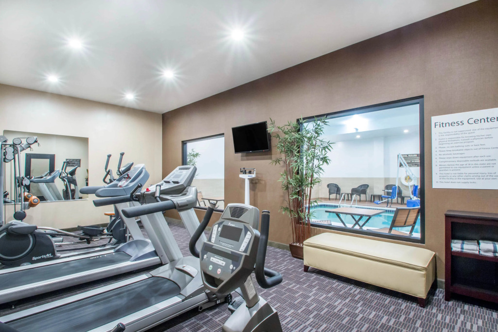 Holiday Inn Express & Suites - Albany Airport - Wolf Road by IHG