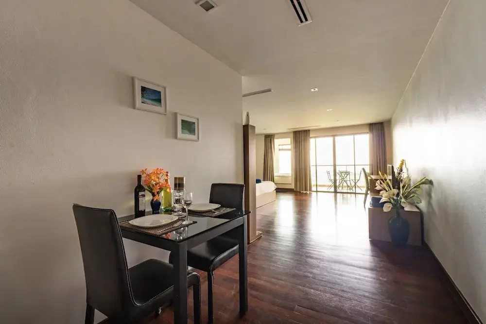 CAPITAL O890 The Royal Bay View Villas