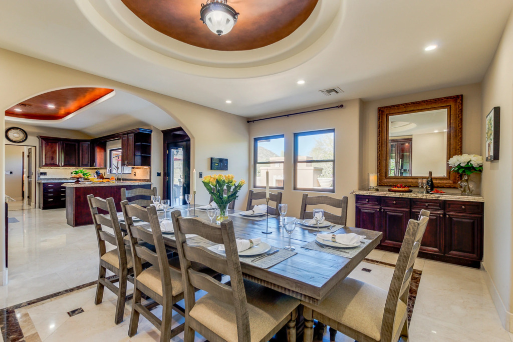 Your Oasis-Private Estate Resort 6Bdrm/5.5 Bath/Pool Misters