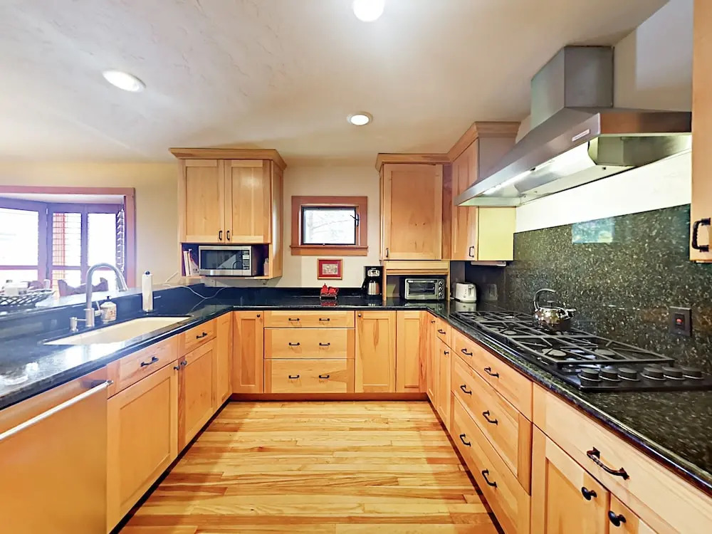 2010 Vermont Duplex #1B West 4 Bedrooms 3 Bathrooms Duplex