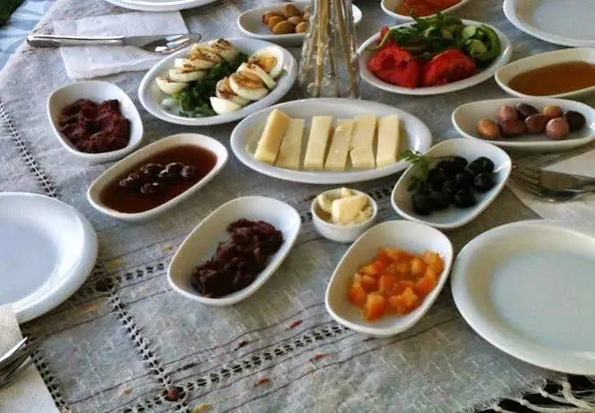 Mor Salkım Konağı