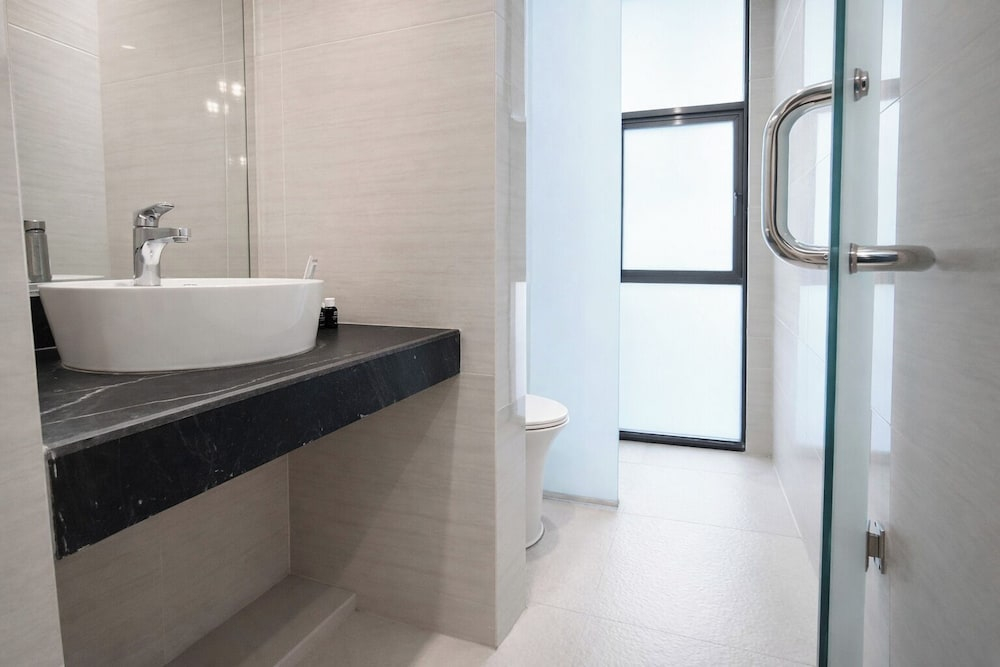 Modern Look 2Br Apartment At The Wahid Private Residence