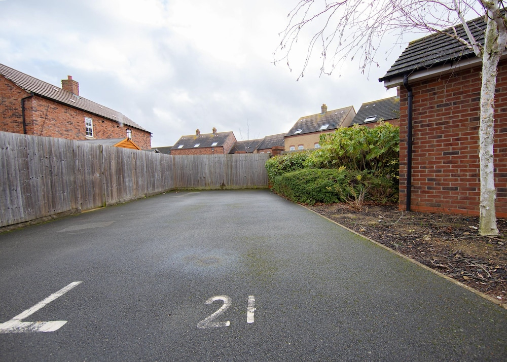 Fantastic House - Near Kempston Town Centre