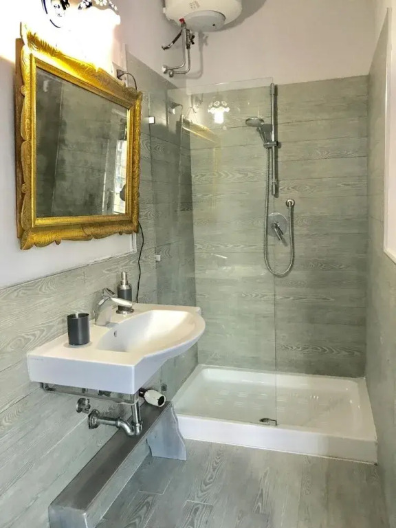 Gramsci Suites