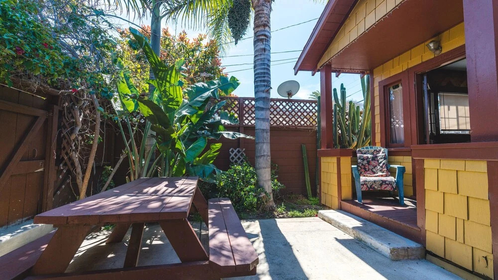 Bungalow 1 Block Walk to the Beach no1