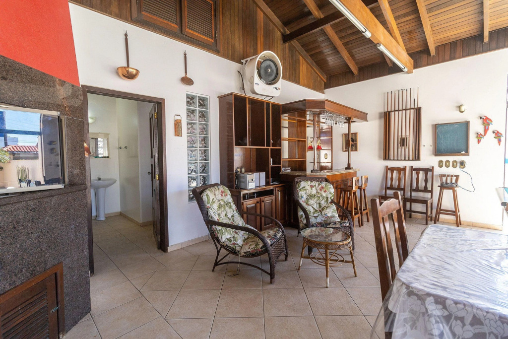 Casa com Piscina e Sinuca em Bombinhas