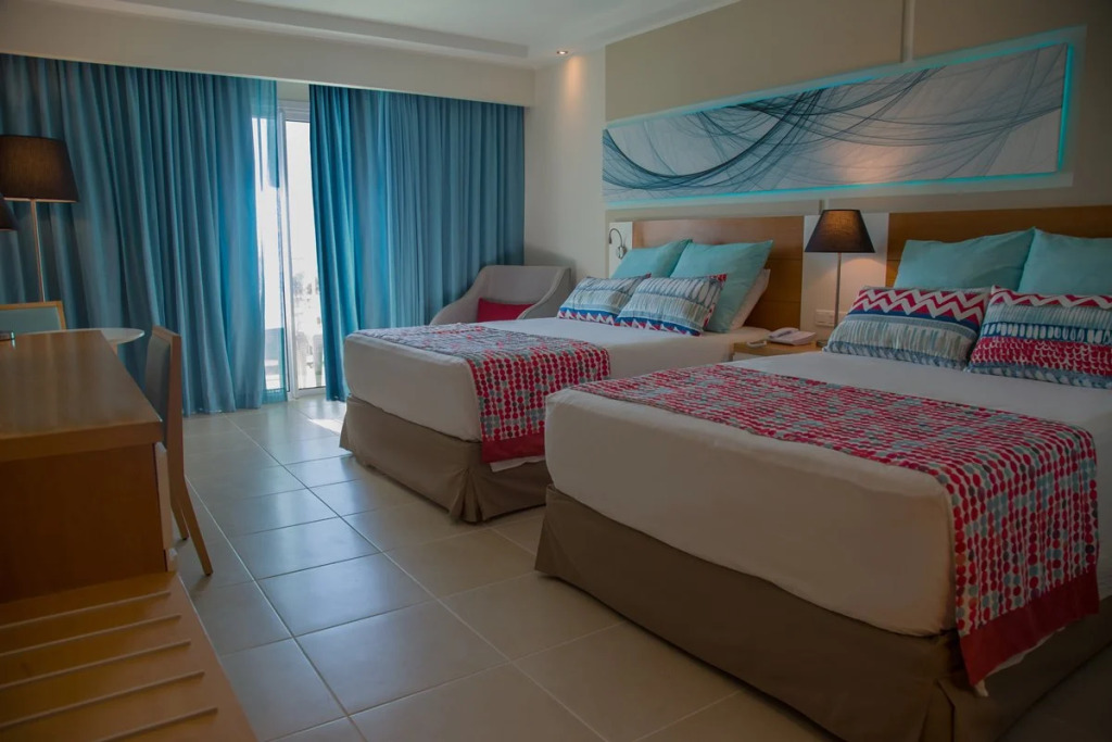 Gran Muthu Almirante Beach