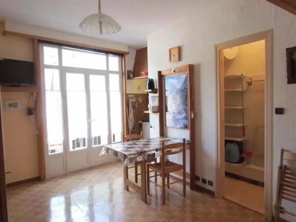 Appartement Cauterets, 1 pièce, 3 personnes - FR-1-401-85