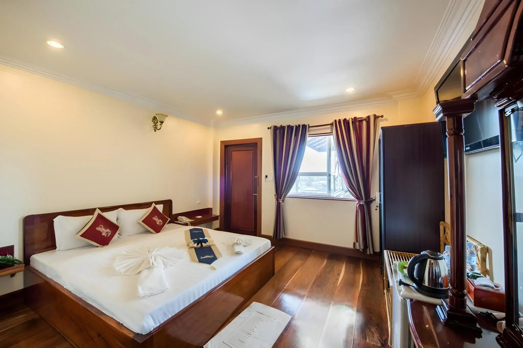 Seng Hout Hotel
