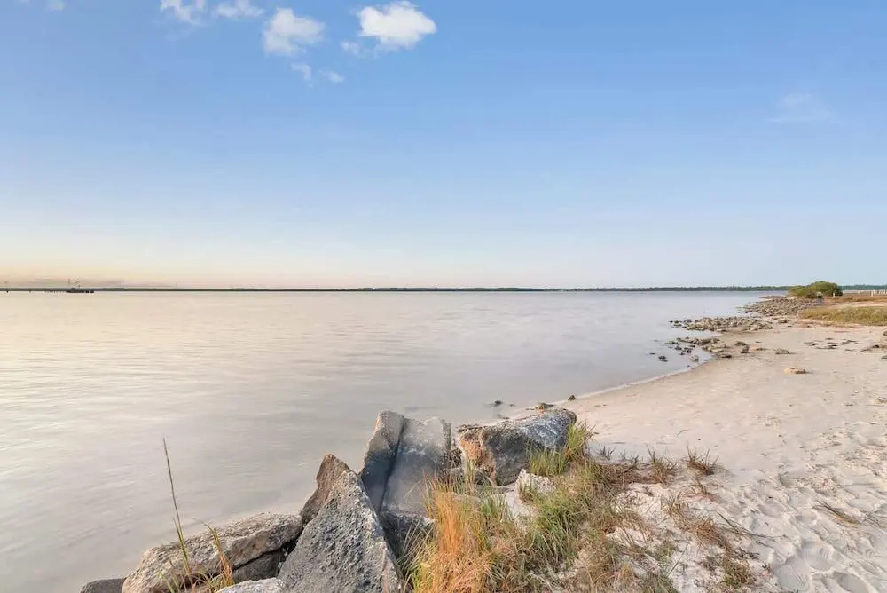 3 Blocks to Bay + Boat Parking + Renovated + 3 Bd