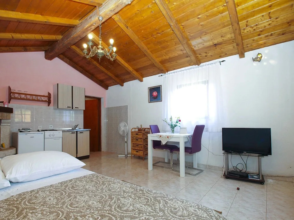 Apartment 1876