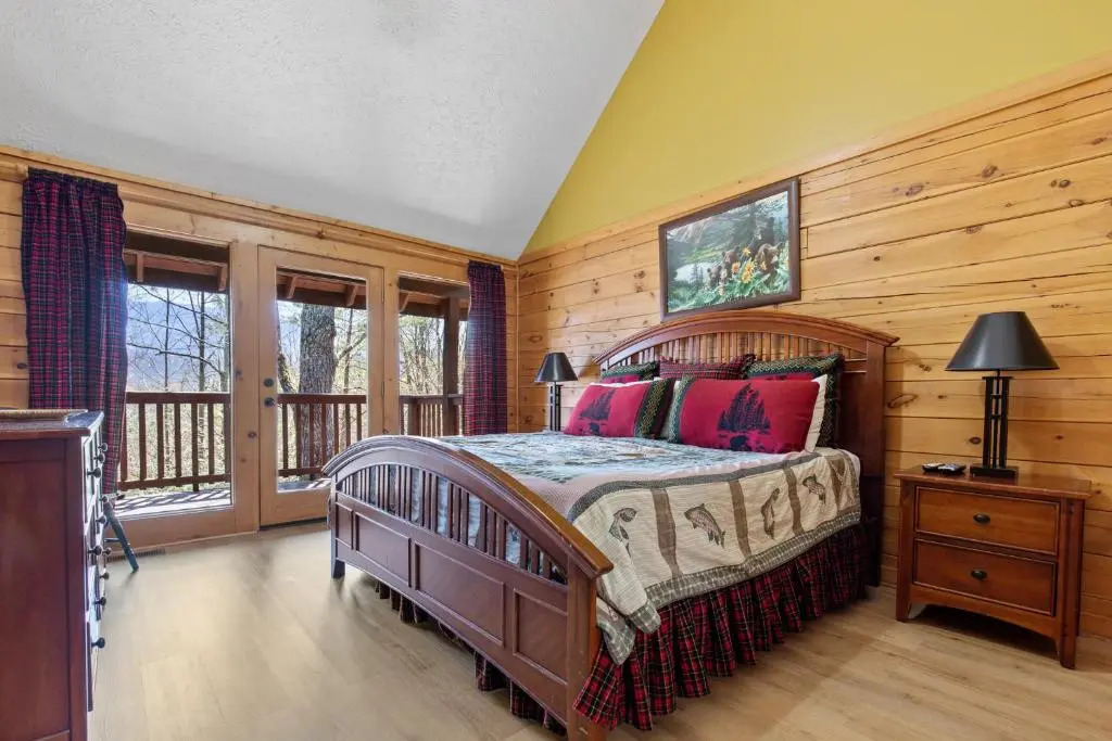 Above the Clouds, 4 Bedrooms, Pool Access, Private, Gaming, Sleeps 16