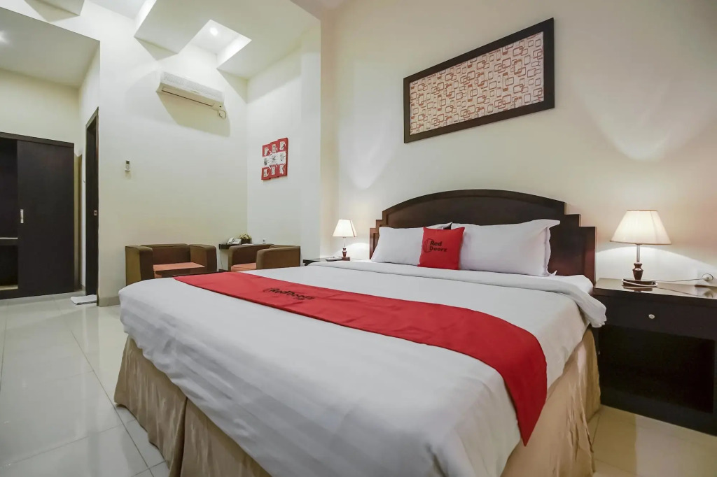 RedDoorz Plus @ AP Pettarani 2