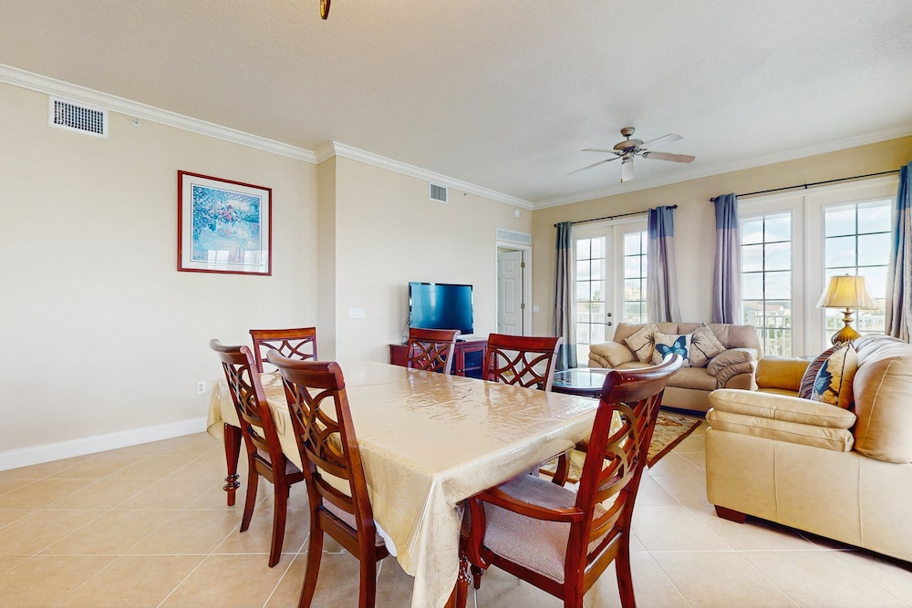 Top-floor 2BR Condo With Golf Course Views, Garage & Reunion Resort Amenities