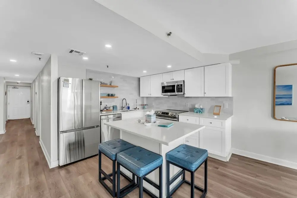 Oceanfront Gem Pool, Balcony, Modern Touch 3 Bedroom Condo