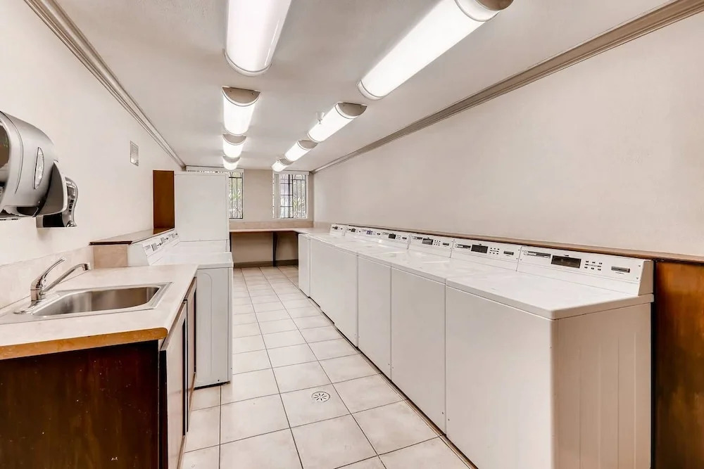 Awesome Beverly Hills A+ Penthouse Unit Across From Cedars Sinai! (BW-5)