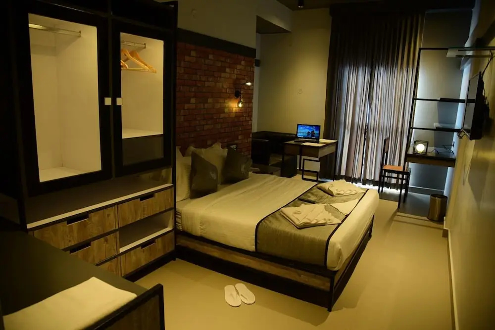 Super Townhouse Oak Mangalore Formerly Kudro Destinn
