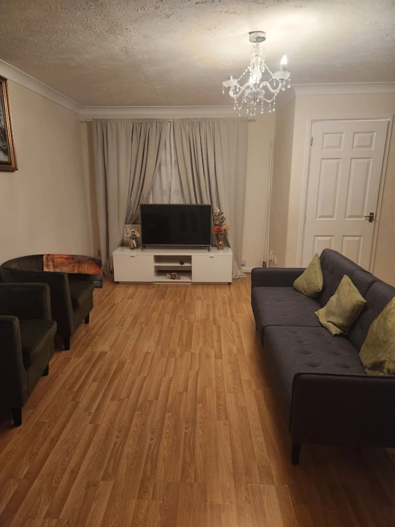Captivating 3-bed House in Kent