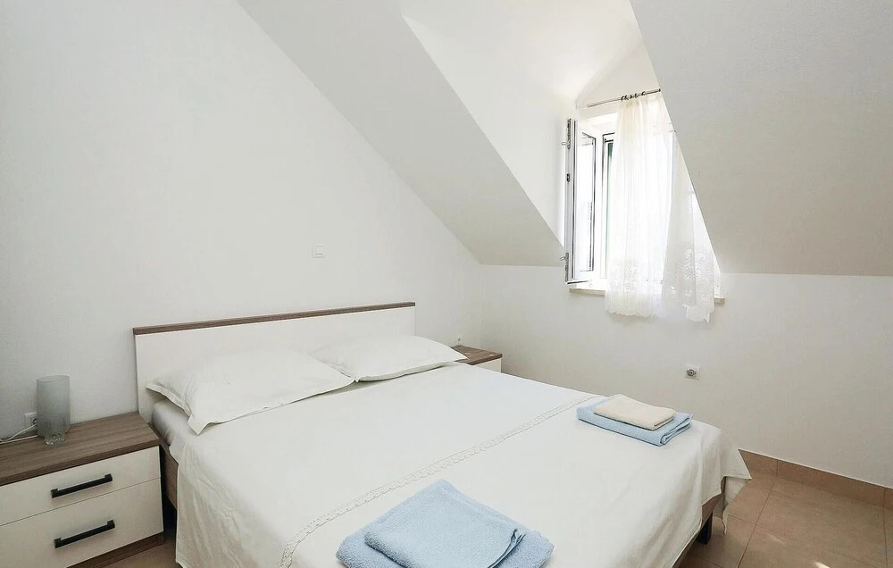 Three-Bedroom Holiday Home In Pucisca