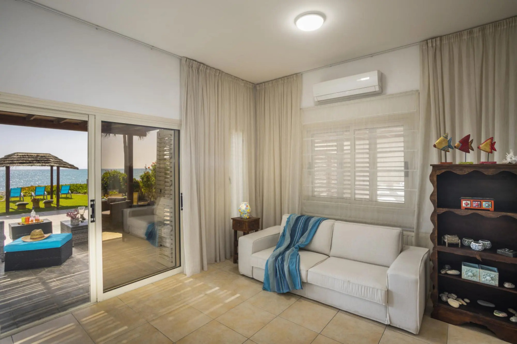 Beachfront Villa Meneou 5