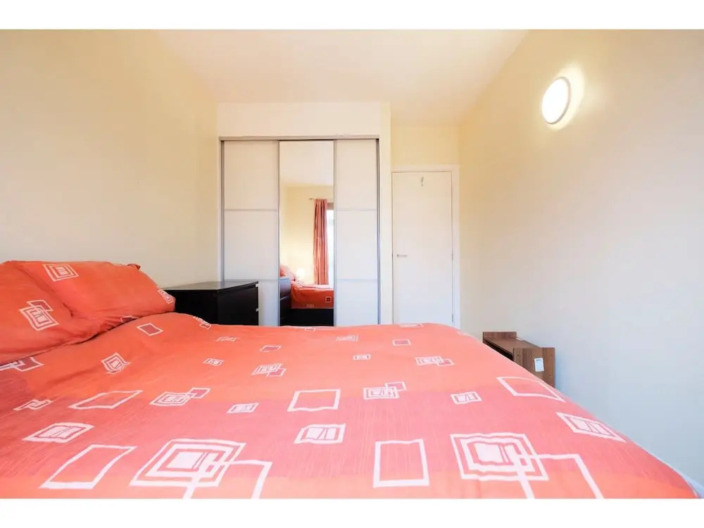 Clean, Secure 2BR Flat for 4 in East London