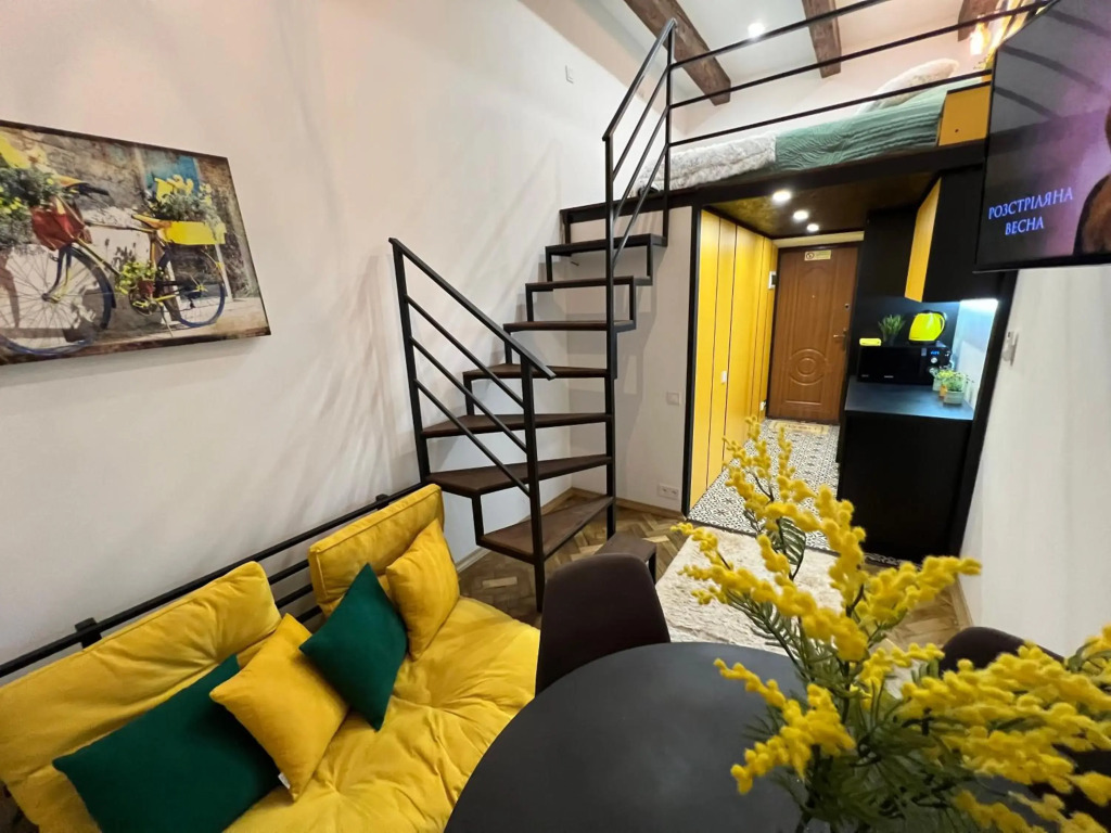 Metropolis apartment on Pekarska 2