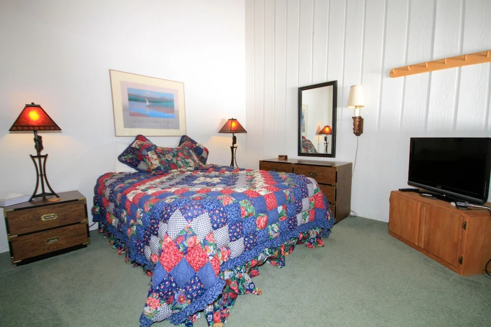 Mammoth Ski & Racquet Club #97 Studio Bedroom Condo