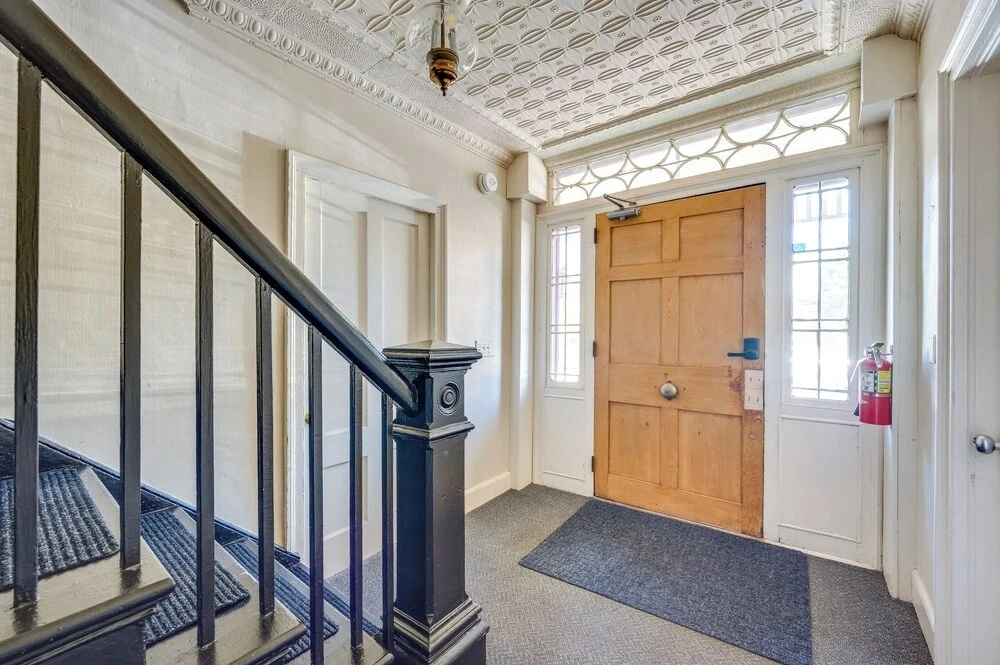 Walkable 3-unit Retreat on Main Street, Waterbury