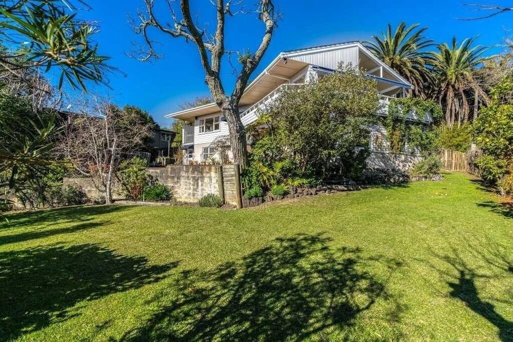 Fantail 2 Bedroom Unit walk to Beach & Park