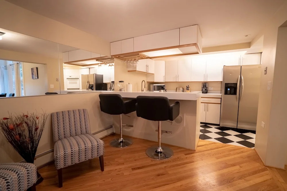 Lincoln Park Suites Operated by Roscoe Village Guesthouse