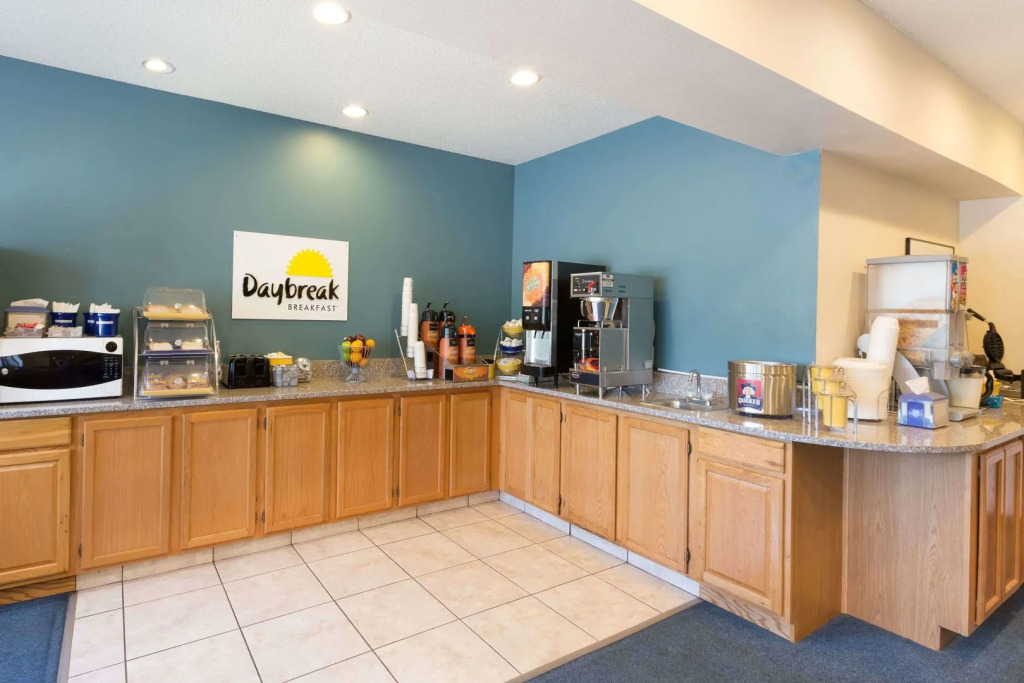 Reston Inn & Suites