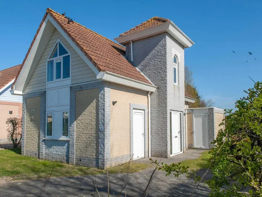 Restyled Villa With Dishwasher, Near the Beach
