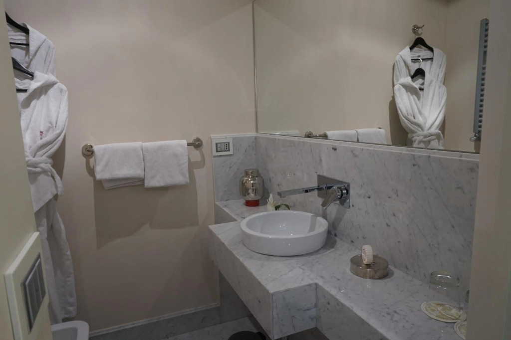 Trevi Palace Luxury Inn