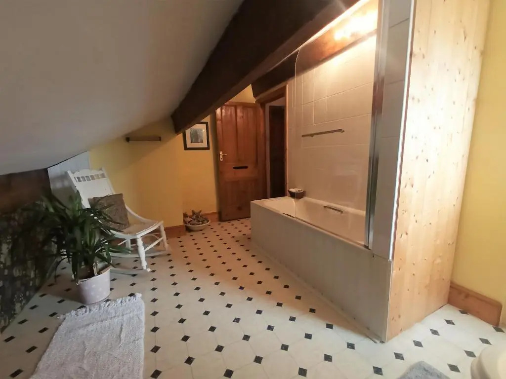 Burnlee House Apartment