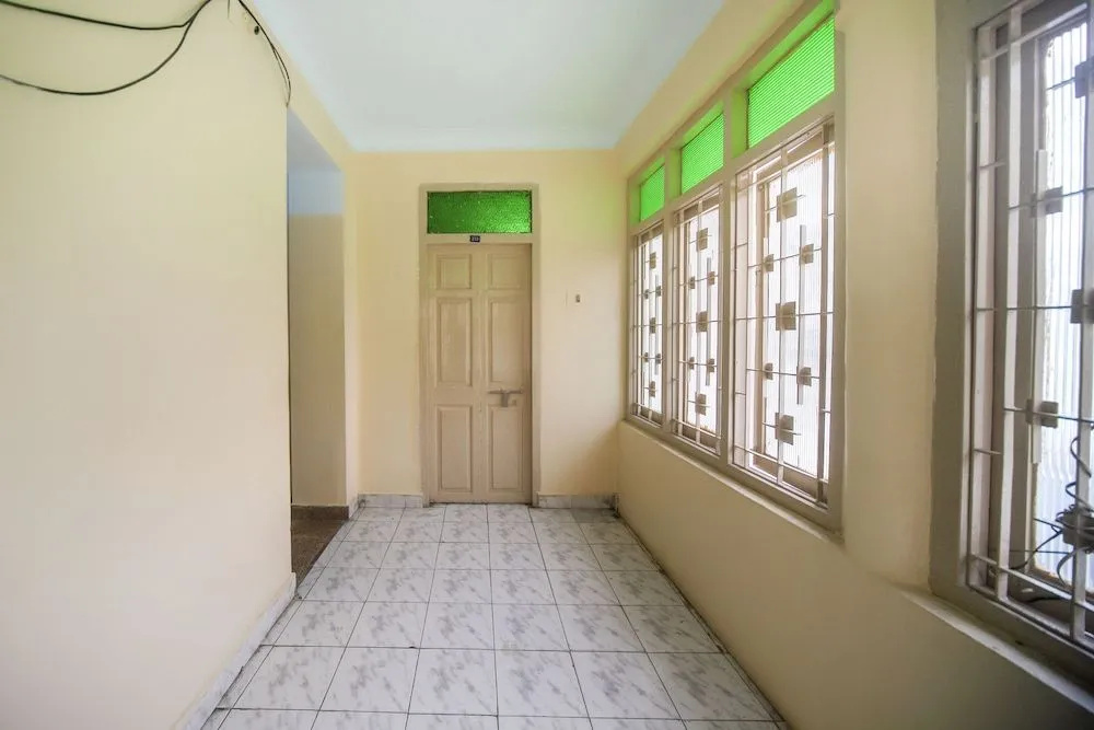 Spot On 60491 Harini Lodge