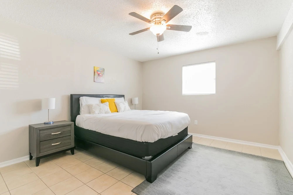 The Economy Suites of East Austin